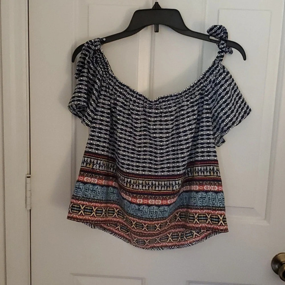 By & By Women's Cold Shoulder Top - Picture 3 of 6